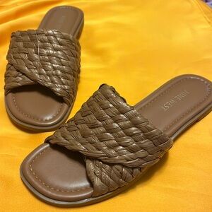 Nine West slip on brown woven sandals, new
